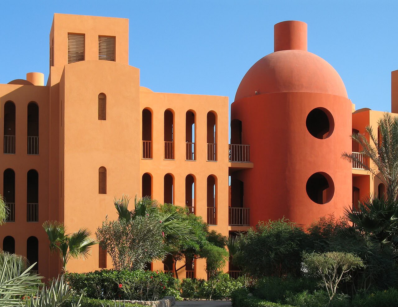 Warm terracotta architecture in El Gouna